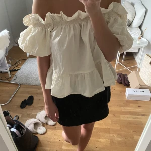 Volangblus  - Såå fin och använd 1 gång, från Gina Tricot, s 💕