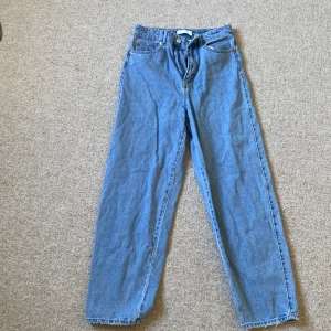 Blåa jeans - Fina blåa jeans från hm!💕köpta för 300!💕