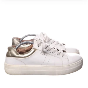 Gulidga sneakers  - Tyvärr för små för mig men väldigt snygga