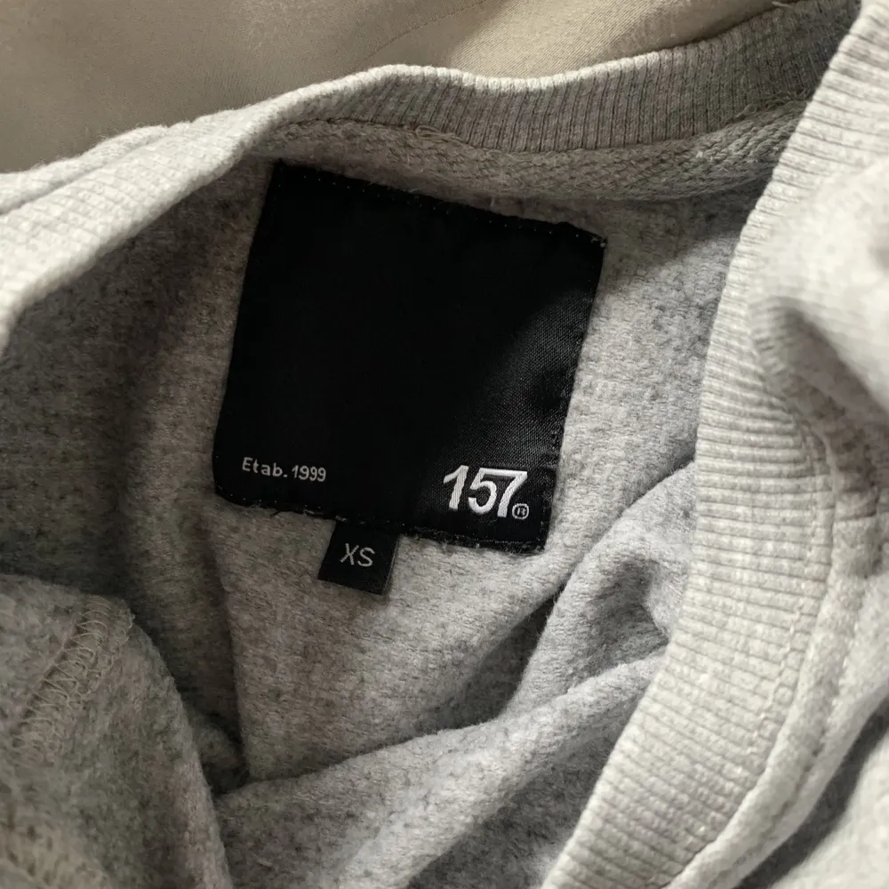 Gå fin sweatshirt från lager157 i förvånansvärt bra kvalitet. Storlek xs🤍🤍 . Hoodies.