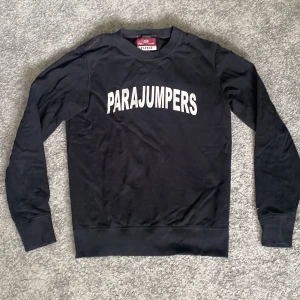 Parajumpers Fleece sweatshirt i strlk M - Säljer min sweatshirt pga. att den är för liten, inga defekter på den! Cond (9/10), nypris ca 1900kr mitt pris 450
