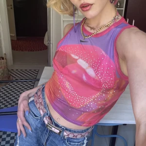 Fest topp - En sååå nice festtopp med rhinestones på!! 