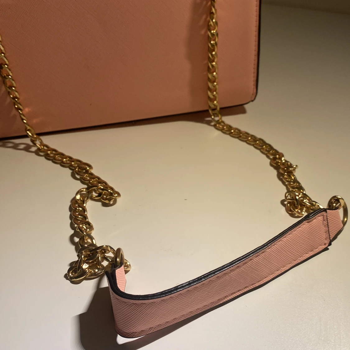 rosa michael kors väska🩷 - 90