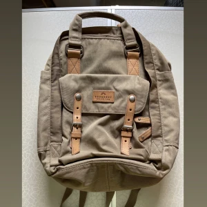 Väska  - Jag har bara använt den 4-5 gånger. ☺️