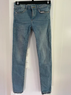 Zara jeans - Super fina jeans i storlek xs typ aldrig använda så i nyskick
