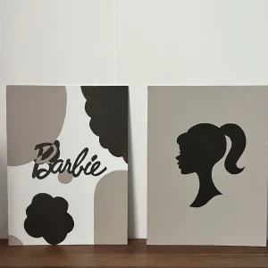 Barbie tavlor - Tavlor målade med akrylfärg, 30x40cm båda för 450kr, finns annonser uppe på det styck och då är priset 250kr/st