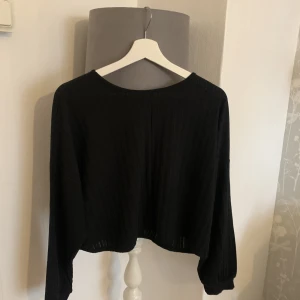 Svart  tröja  - Kort modell har aldrig används