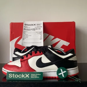  Nike dunk low EMB NBA 75th Anniversary Chicago - ✅Helt nya DS DUNK LOW NBA 👟låda tag och lappen kommer med som allt original ✅💯skriv för mer frågor