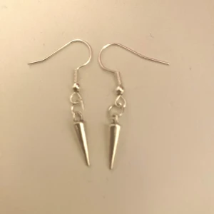 Handgjort örhängen ❤️ - Handgjort örhängen, kontakta mig om du vill ha mer info💕