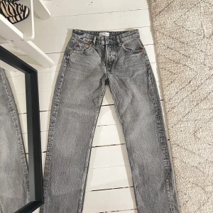 Zara jeans - Säljevrmina helt oanvända zara jeans!!