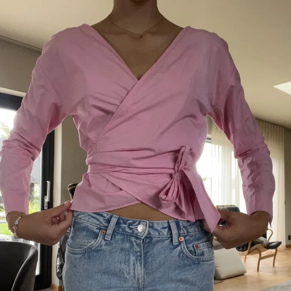 Säljer min fina blus från H&M! Superfint skick 💖. Toppar.