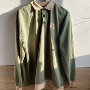 grön sweater i nyskick  - Jättefin grön sweater i nyskick! Den är från SHEIN och är köpt i storlek XXL. 