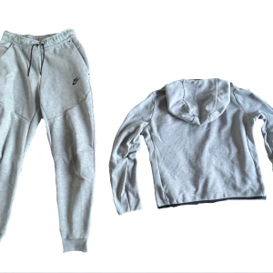 Nike Tech Fleece ser - Snyggt set Andvändt ett par fåtalgånger Sälj pågrund av att det inte kommer till andvändning