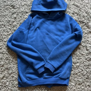 Blå hoodie  - Använd men i bra skick 👍 