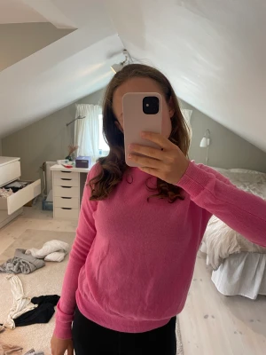 Rosa stickad tröja - Såå fin och rolig färg!!