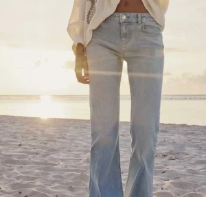 Low waist jeans  - Low waist zara jeans som är slutsålda💓 har klippt av lite längst ner så de passar nån som är 164🌸