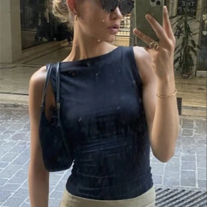 Svart topp  - Oanvänd svart topp från Zara 💓