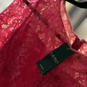Ralph Lauren klänning rosa . Ny pris 2295kr . 