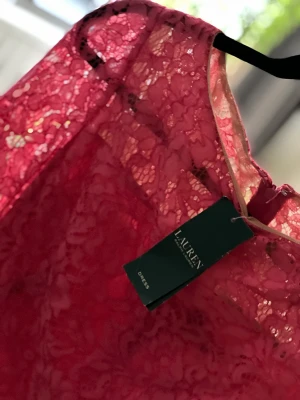 Lauren Ralph Lauren - Ralph Lauren klänning rosa . Ny pris 2295kr . 