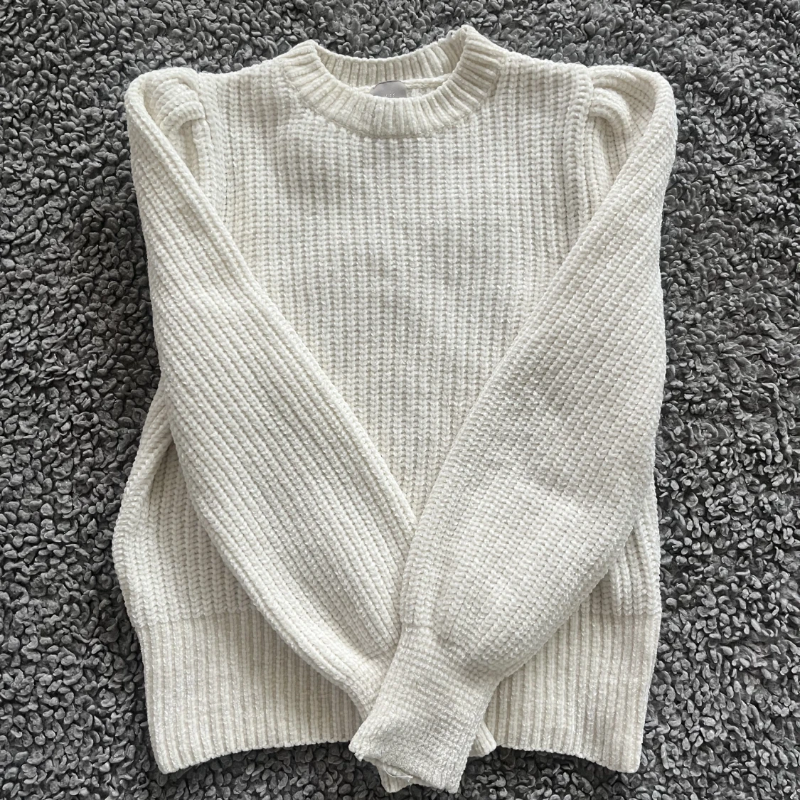 Säljer denna jätte gulliga tröjan den är stickad jätte bra inför vintern!❄️❄️