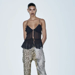 Zara topp💞 - Jätte fin slutsåld topp som jag säljer endast då den var lite för stor på mig🫶🏻 