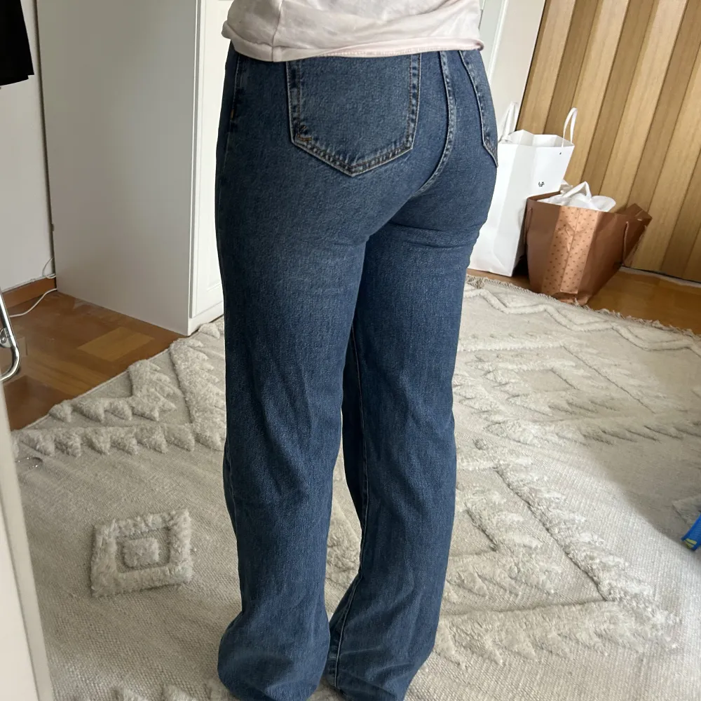 Snygga jeans från bikbok💓💓. Jeans & Byxor.