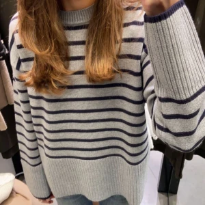 Tröja  - Randig stickad tröja från zara som jag inte använder längre.