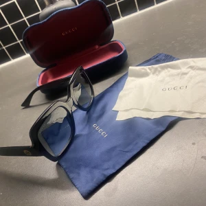 Gucci solglasögon  - Gåva från mammsen men dom har aldrig kommit till användning då jag inte är bekväm med formen. 