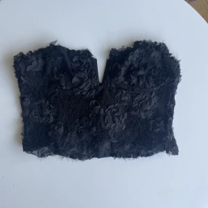 svart korset topp  - WOW säger jag bara! Älskar denna toppen men den kommer inte till användning, köptes när jag var i spanien denna sommaren och har itne använts en ända gång😔 