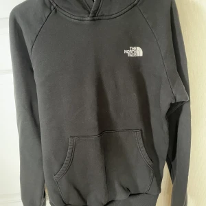 North face tröja - Säljer denna north face tröja.  För mer info kom pm. 