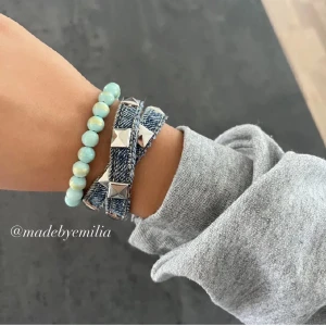 Nitarmband i jeanstyg (kolla in min profil för mera urval) - Dubbeljeansarmband för 195kr o frakt alt fri frakt vid köp av två (obs vanliga kostar 89kr) •Skriv mått och val av denim (se bild 3) •Finns i mörk/ljusblå, svart, grå (dubbelarmbandet på bilden är i mörkblå)•Tryck inte på köp nu då fler exemplar säl