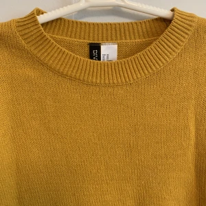 Gul tröja - Stickad gul tröja 🌼