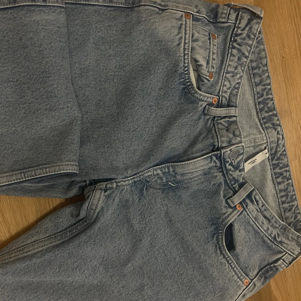 Helt oanvända jeans från weekday, ändast provade!🌸. Jeans & Byxor.
