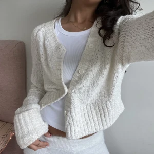 Gullig stickad kofta!! - Så fin stickad kofta från &other stories!! Perfekt nu till hösten!! Passar Xs-L