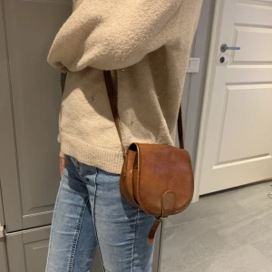 Supersöt skinnväska - Fin skinnväska, använt men bra skick. 