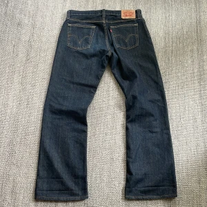 Levis 527 bootcut  - Feta Levis 527 vintage jeans i perfekt skick! Size 34 med lite bootcut 