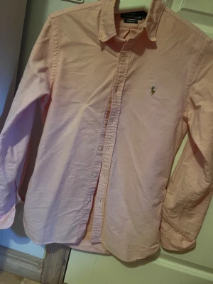 Rosa ralph lauren skjorta  - Skick 9/10 storlek s