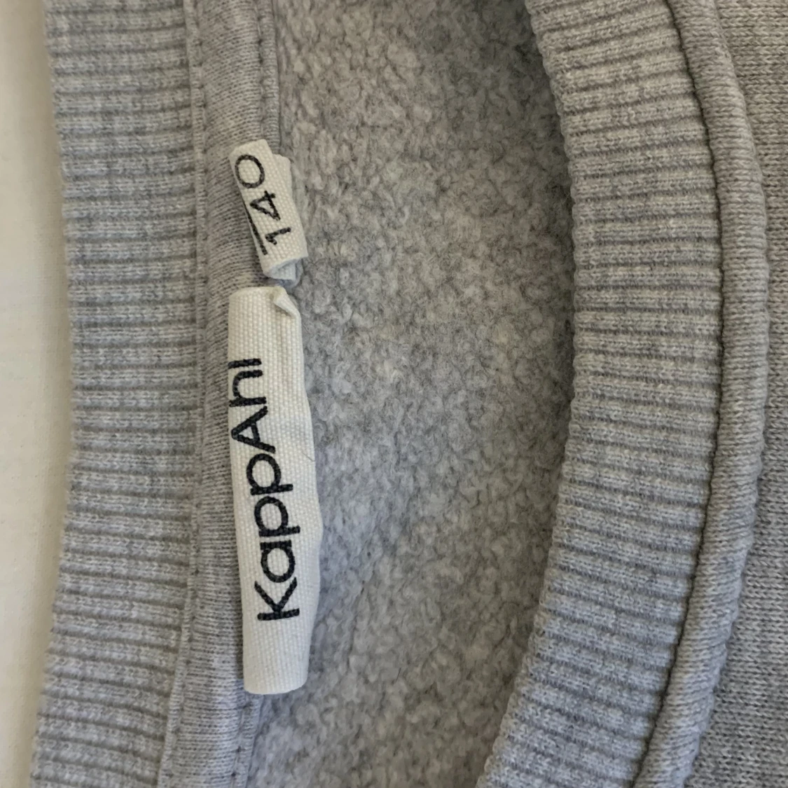Grå sweatshirt från kappahl strl 140 - 91
