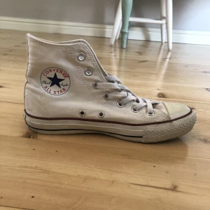 Converse skor - Köpta begagnade men aldrig användt dem själv, dem är i bra skick 😁