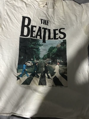 The Beatles t-shirt - Köpte den från h&m, jättefin tryck på den men passar inte mig längre tyvärr 