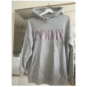2ndday hoodie - Hoodie från 2ndday, sparsamt använd. Storlek XS men modellen är oversize så skulle säga att den är med som en M  Nypris 1200:-