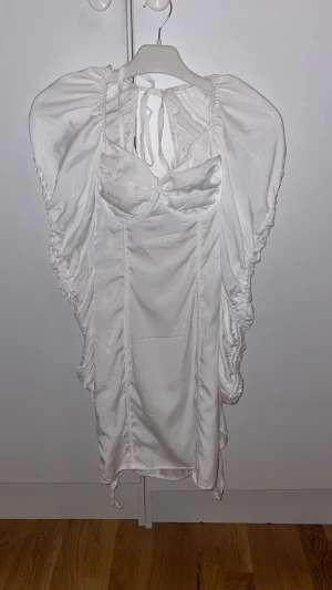 Vit klänning - Storlek 36
