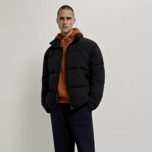 Vinterjacka svart  - Jacka köpt från ZARA! Använd en vinter