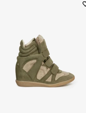 Isabel Marant Skor - Ett par svin snygga Isabel Marant skor i storlek 39. Lite slitna med de mesta syns inte. Skorna är värda nästan 6000kr. Skriv för bilder och fler frågor. 