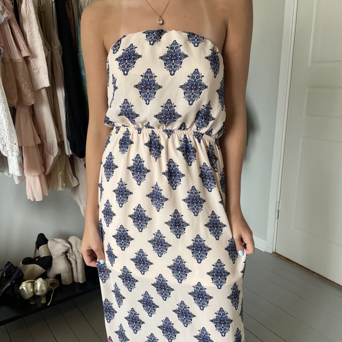 Långklänning med mönster - 90