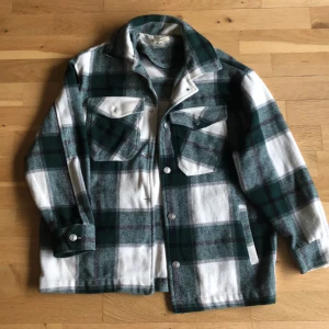 Chiquelle jacka  - Storlek 36 oanvänd jättefin jacka 