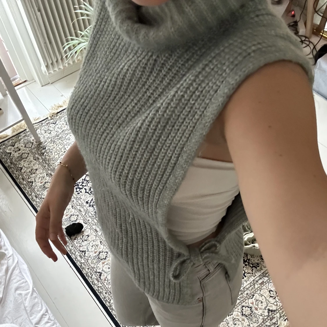 Stickad polotröja med knyte i sidan😍 - 90
