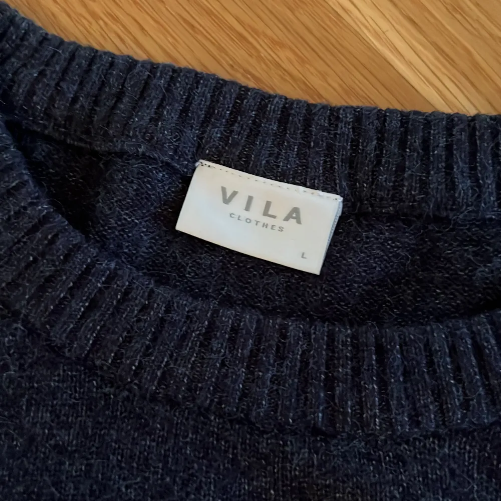 En fin mörkblå vila tröja i storlek L💕. Tröjor & Koftor.
