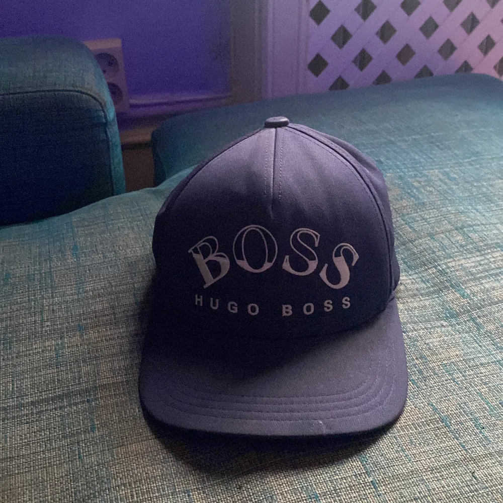 Hugo boss keps mörkblå . Accessoarer.