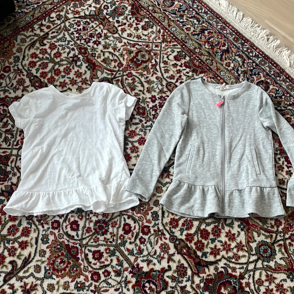 25 kr styck eller båda för 40 kr 